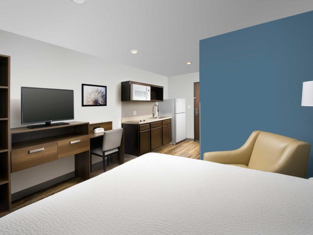 Queen Room with Roll-In Shower - Disability Access/Non-Smoking interior
